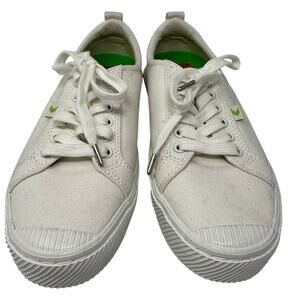 Cariuma OCA Low Pantone Snow White Canvas Sneakers Women 10 / Men 8.5